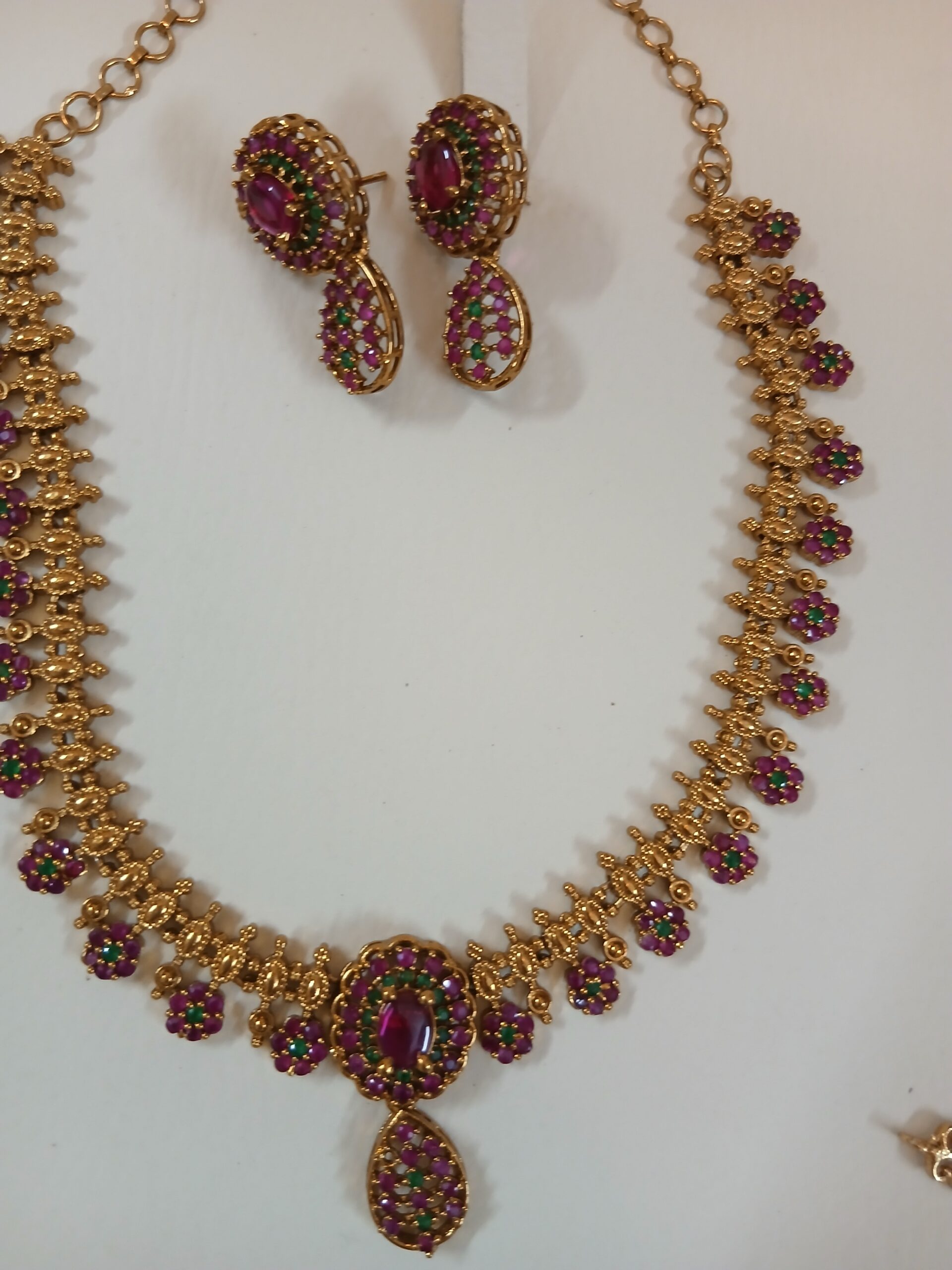 Regal Kemp Stone Traditional South Indian Necklace Set - Article 4 - Image 2