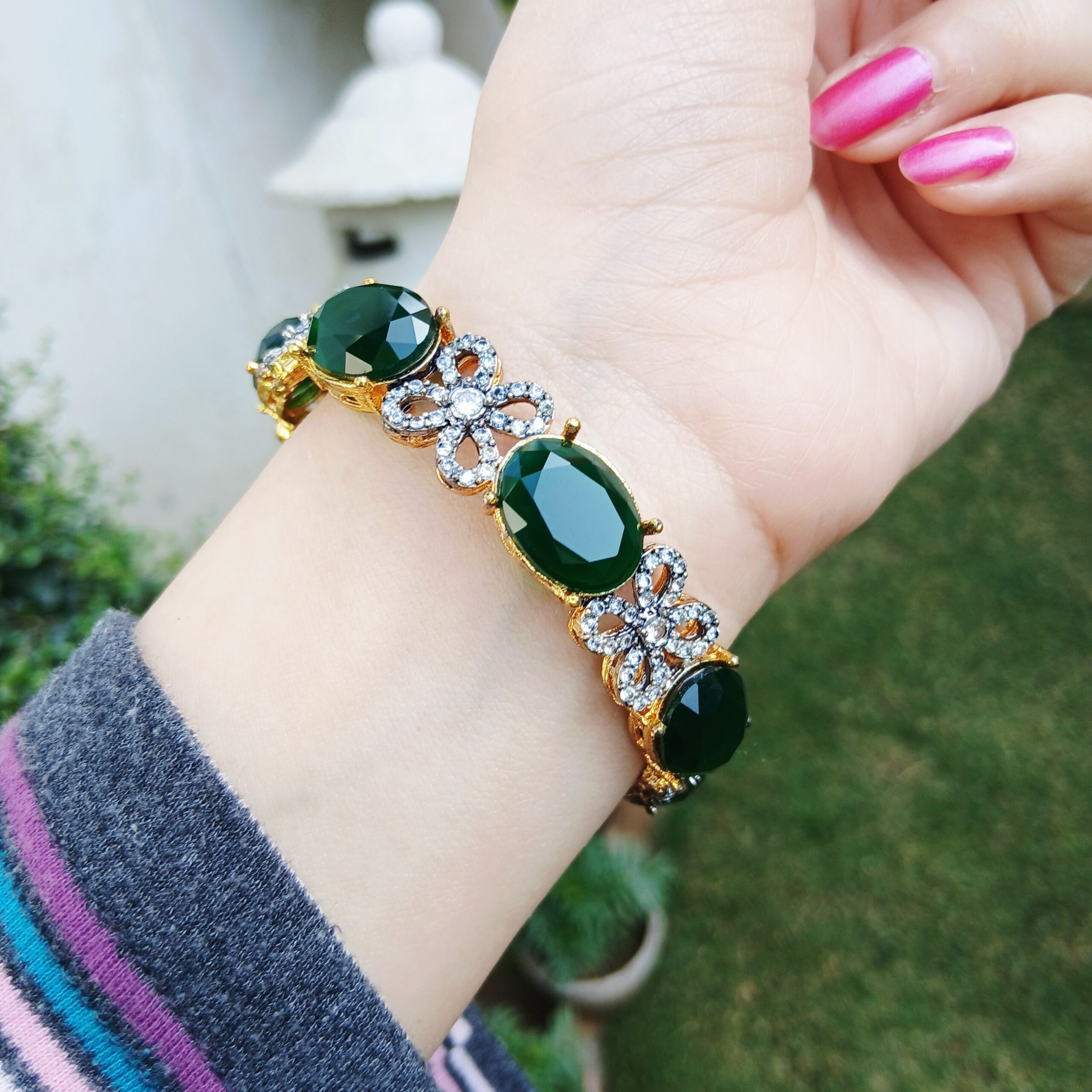 Emerald Elegance Gold-Plated Openable Floral Bangle - Article 2 - Image 2