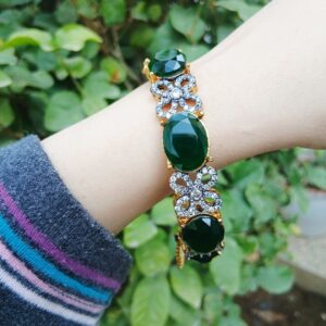 Emerald Elegance Gold-Plated Openable Floral Bangle - Article 2