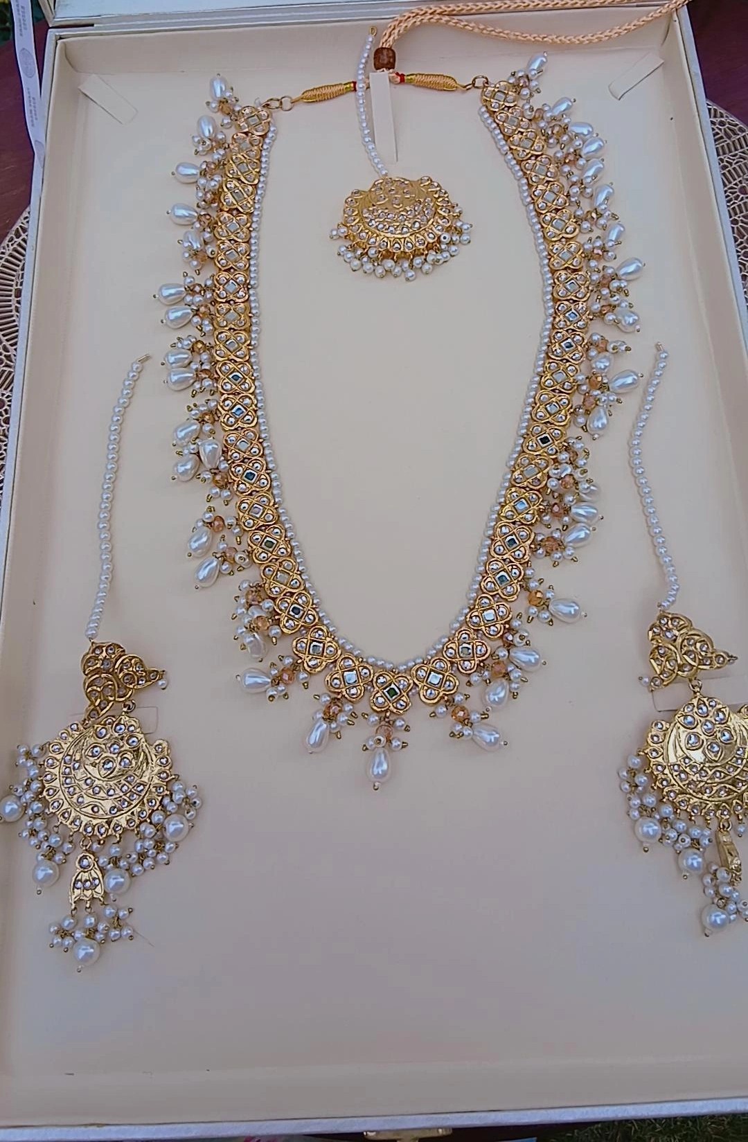 Royal White Pearl & Thappa Kundan Long Mala Suite - Article 21 - Image 2