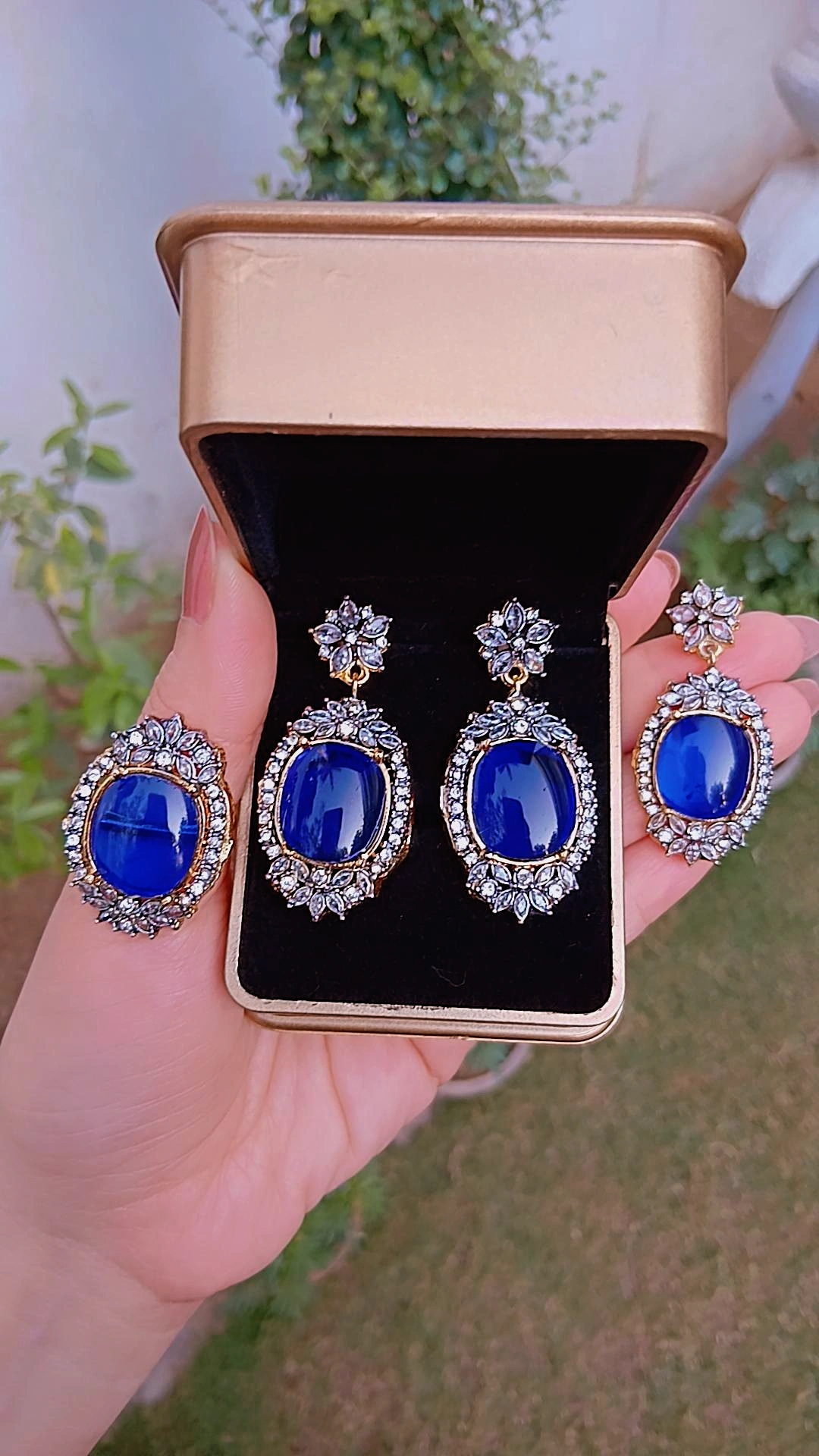 Midnight Blue Majestic Gold-Plated Dangle Jewelry Set – Article 4 - Image 3