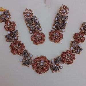 Sleek Turkish Geometric Choker Set with Mother-of-Pearl - Article 6